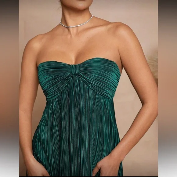 Elegant Green Strapless Maxi Dress - Picture 5 of 5